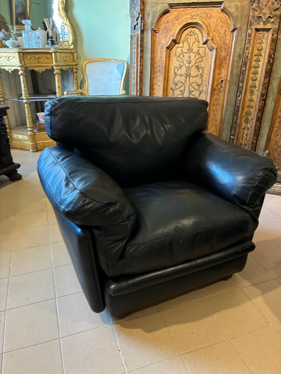 Frau Sofa And Armchair In Black Embossed Leather From The 1980s,-photo-3