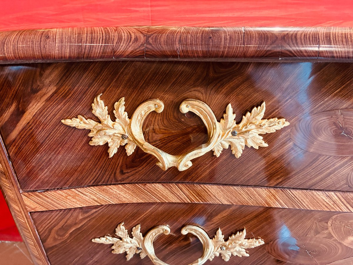Commode en bois de violette avec poignées en bronze doré au mercure, début du XVIIIe siècle.-photo-4