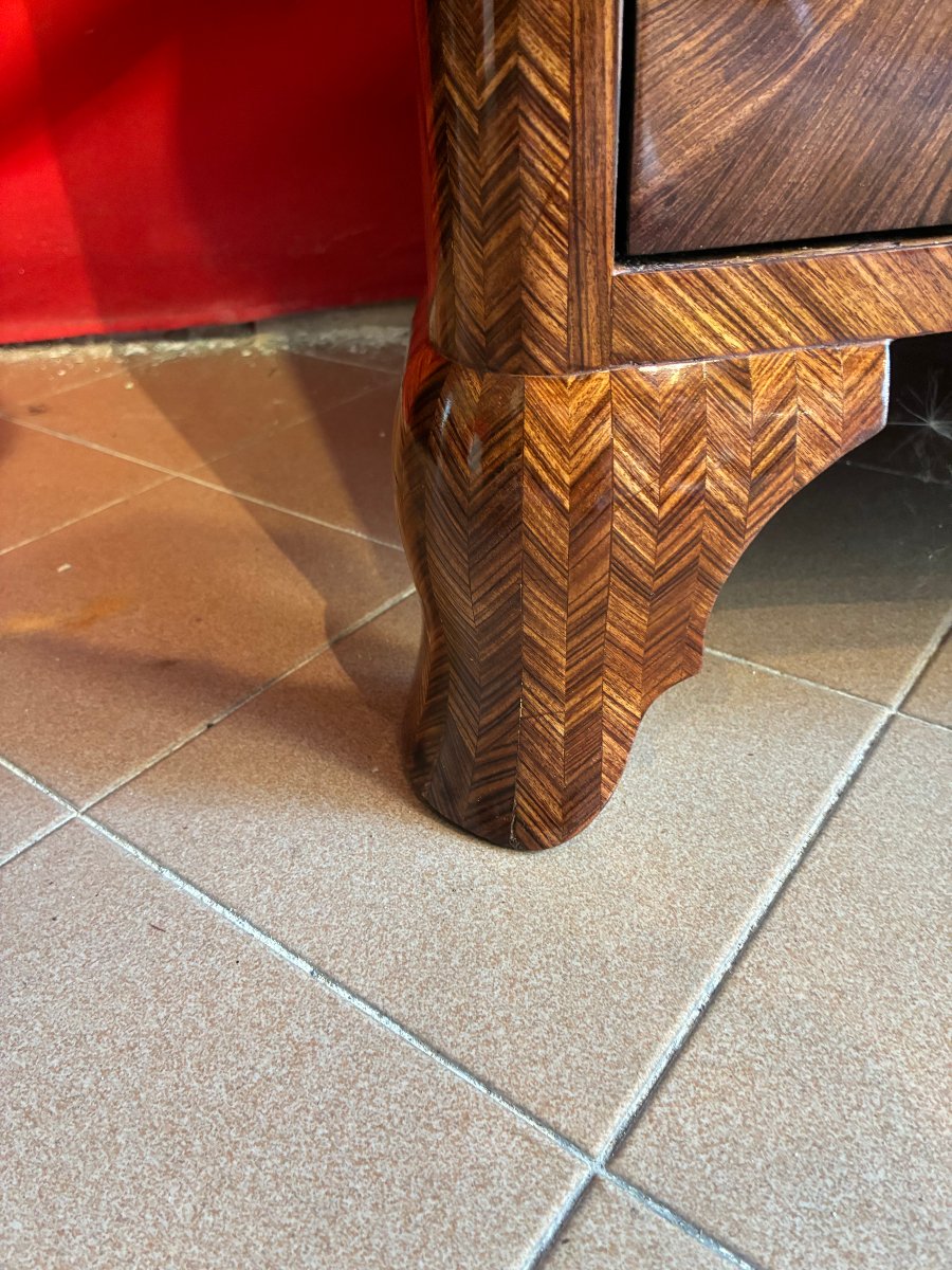 Commode en bois de violette avec poignées en bronze doré au mercure, début du XVIIIe siècle.-photo-1