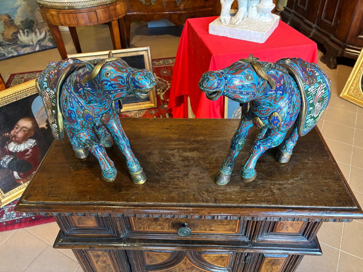 Paire de chevaux brûle-parfums en cloisonné d'origine chinoise, XIXe siècle.-photo-2