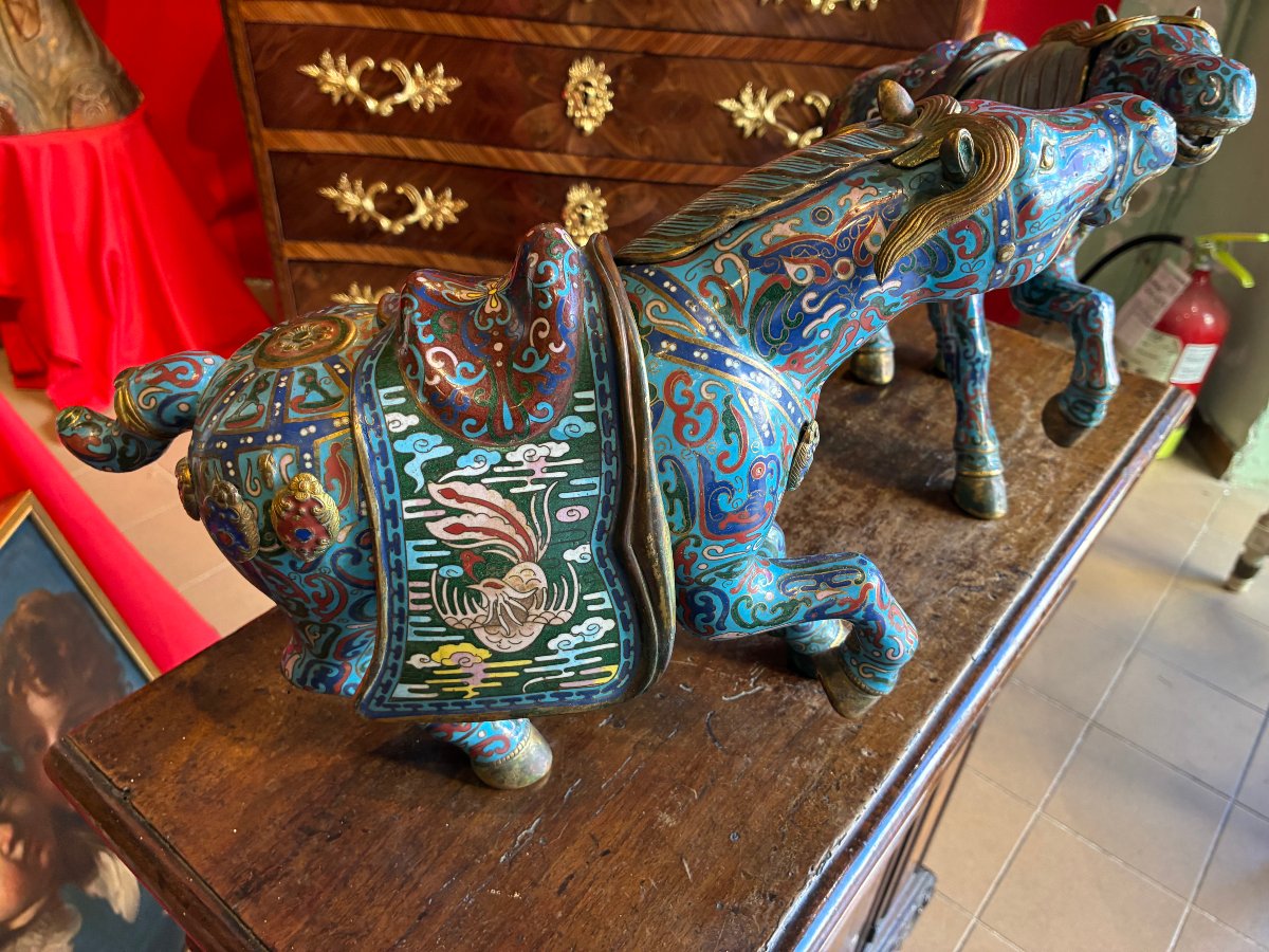 Paire de chevaux brûle-parfums en cloisonné d'origine chinoise, XIXe siècle.-photo-3