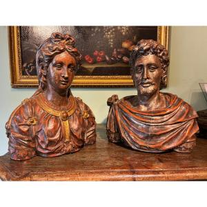 Paire de demi-bustes en bois argenté provenant de Rome, XVIIe siècle