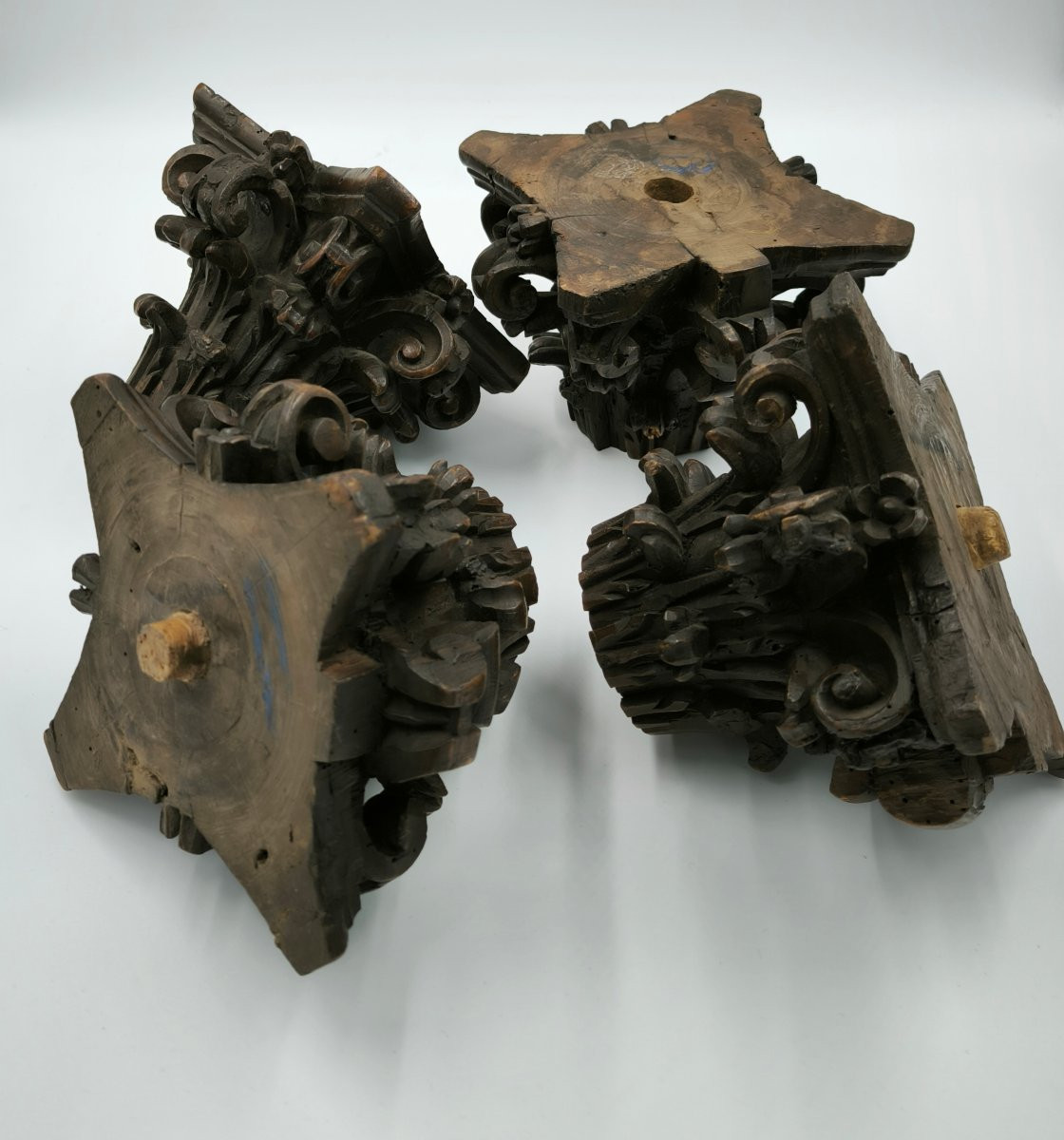 Four Walnut Carved Capitals, 18th Century-photo-2