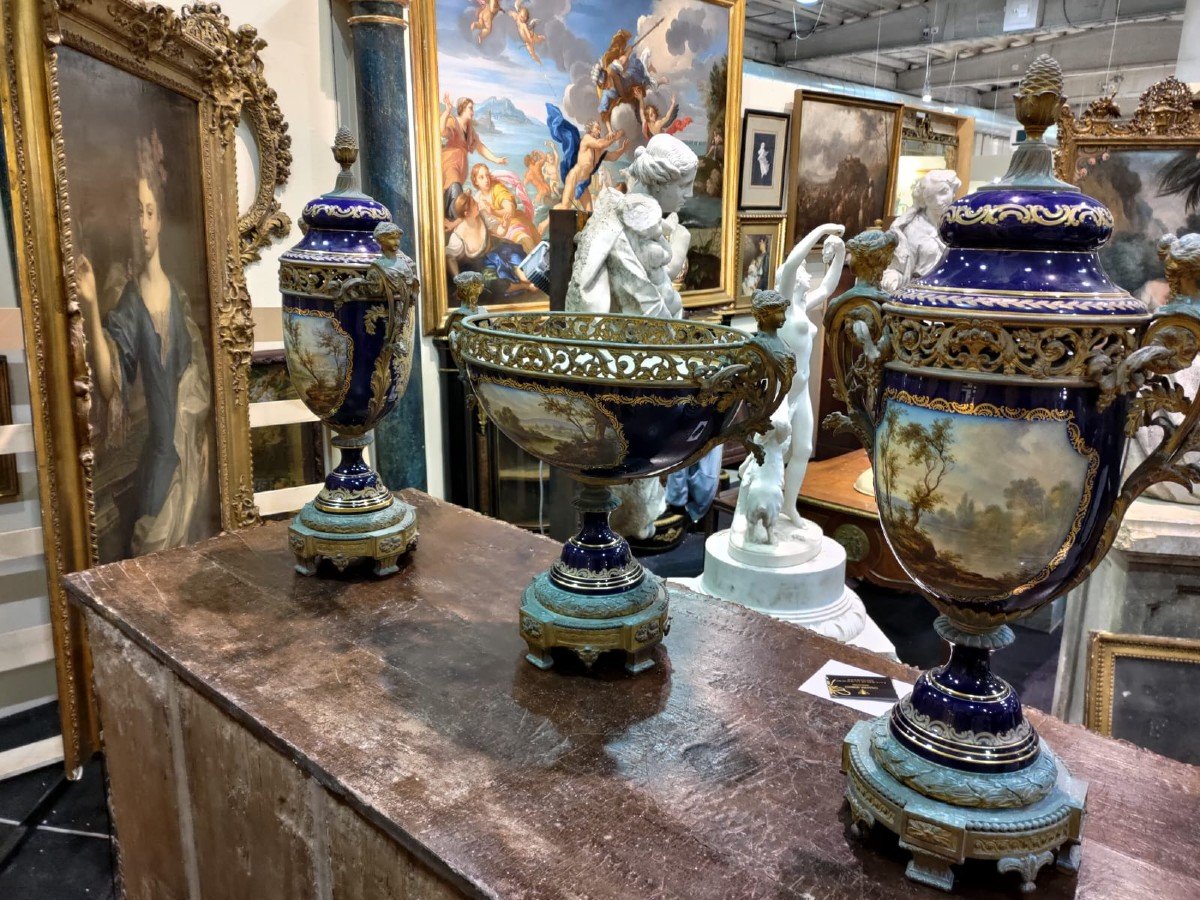 Grand Triptyque Composé De 2 Vases En Porcelaine De Sèvres, Bronze Doré, Fin XIXème Siècle-photo-1