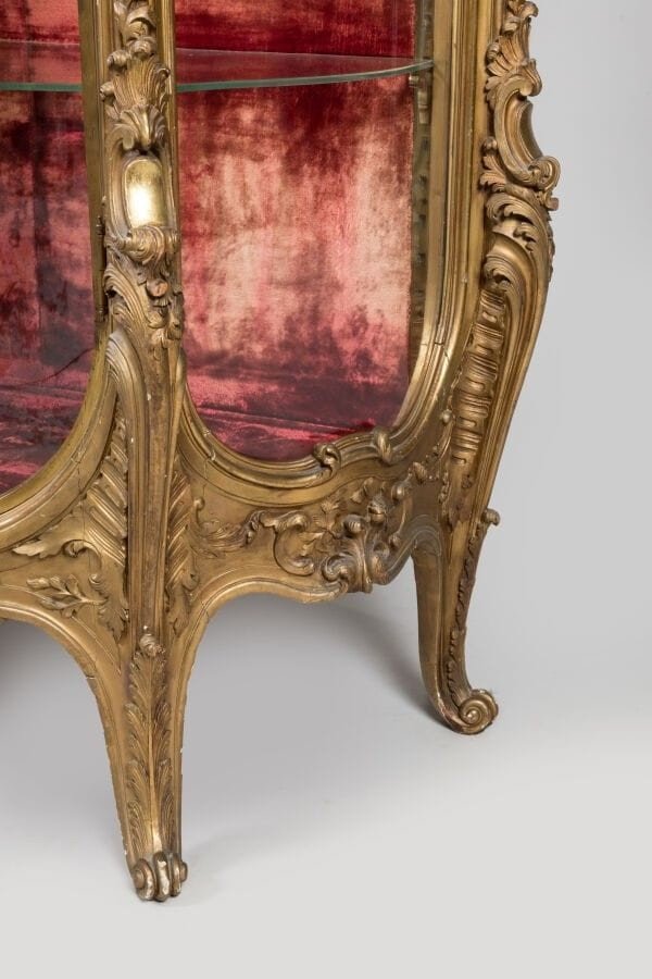Showcase In Gilded Wood, Curved, With Leaves, Louis XV Style, 20th Century.  Small Damages-photo-2