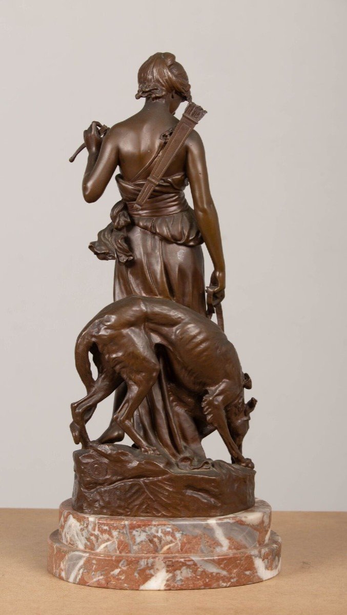 Aizelin,19ème Siècle,nymphe De Diane,bronze à Médaillon Patiné,signée Et Titrée Sur La Terrasse-photo-1