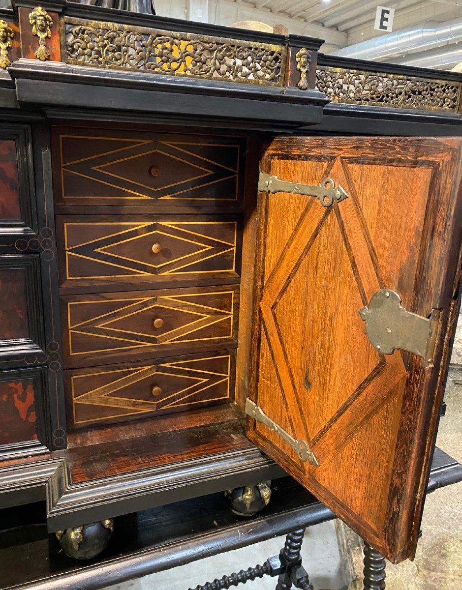 17th-century Cabinet-photo-3