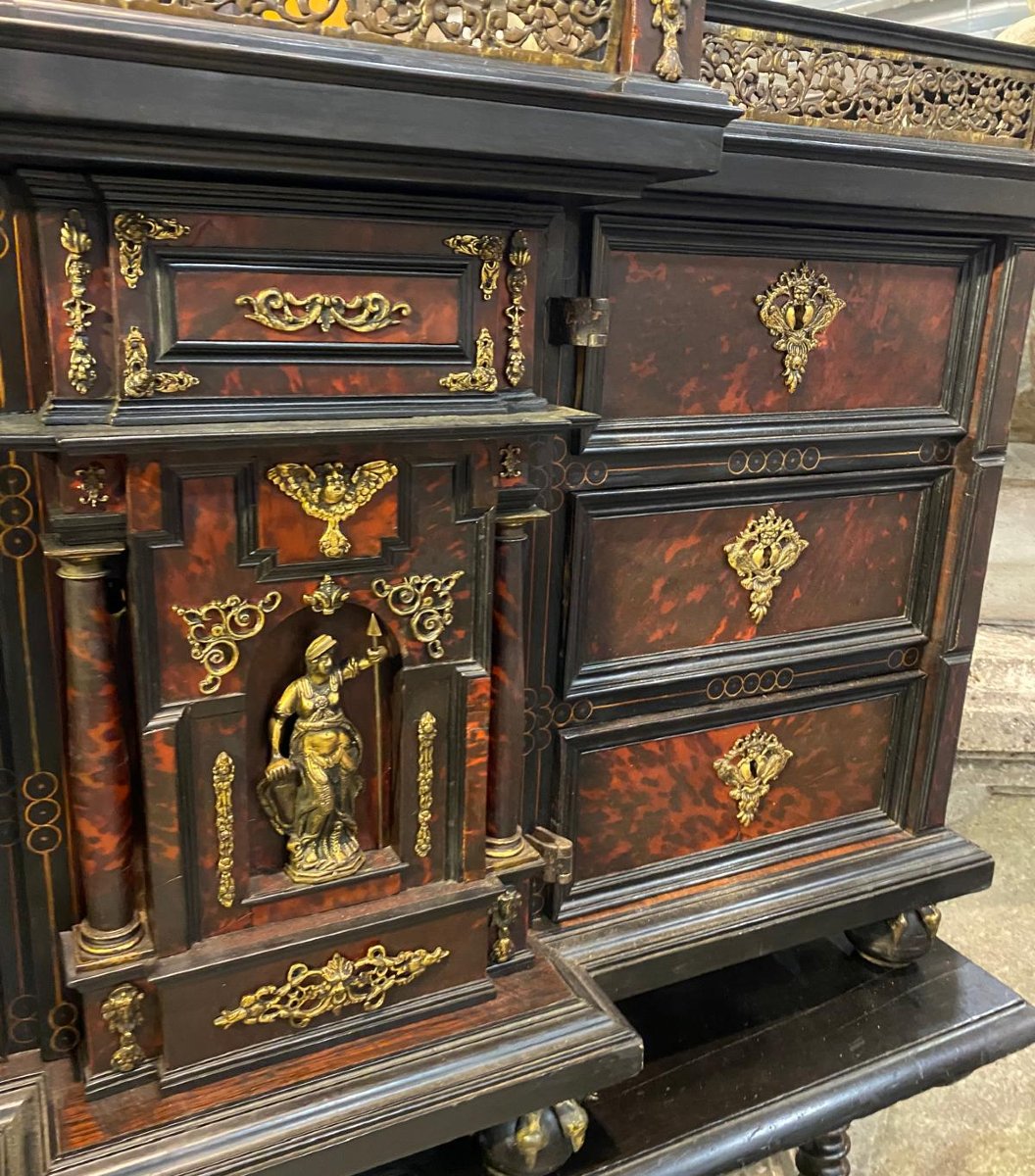 17th-century Cabinet-photo-2