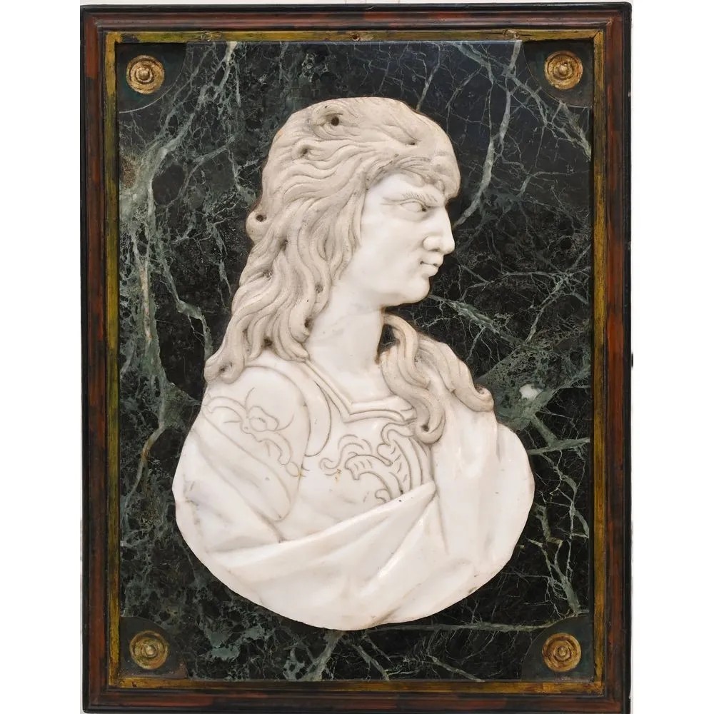 Profil en marbre : Héraclès avec la peau de lion