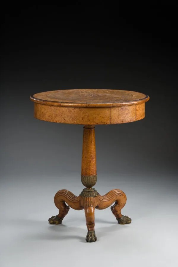 Petit guéridon circulaire en marqueterie, Époque Charles X – H 74 cm; Ø 65 cm