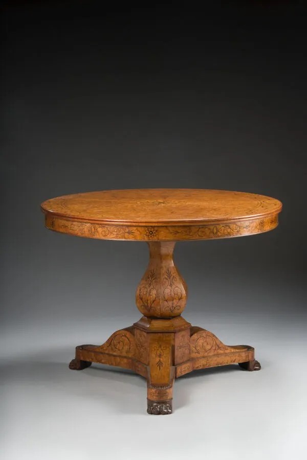 Guéridon circulaire en marqueterie, Époque Charles X – H 75 cm; Ø 97 cm