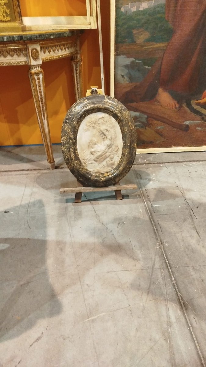 Bas-relief Depicting A Satyr Seducing Venus, Framed In Greek Grey Marble-photo-1