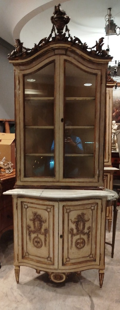 Paire d’encoignures laquées avec plateau en marbre – Style Louis XV