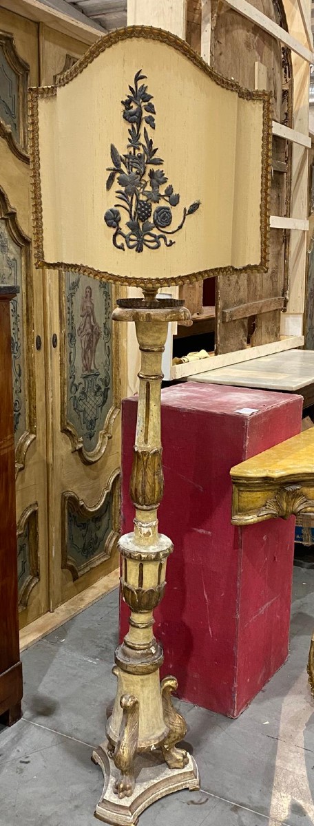 Lampadaire laqué et doré – XVIIIe Siècle