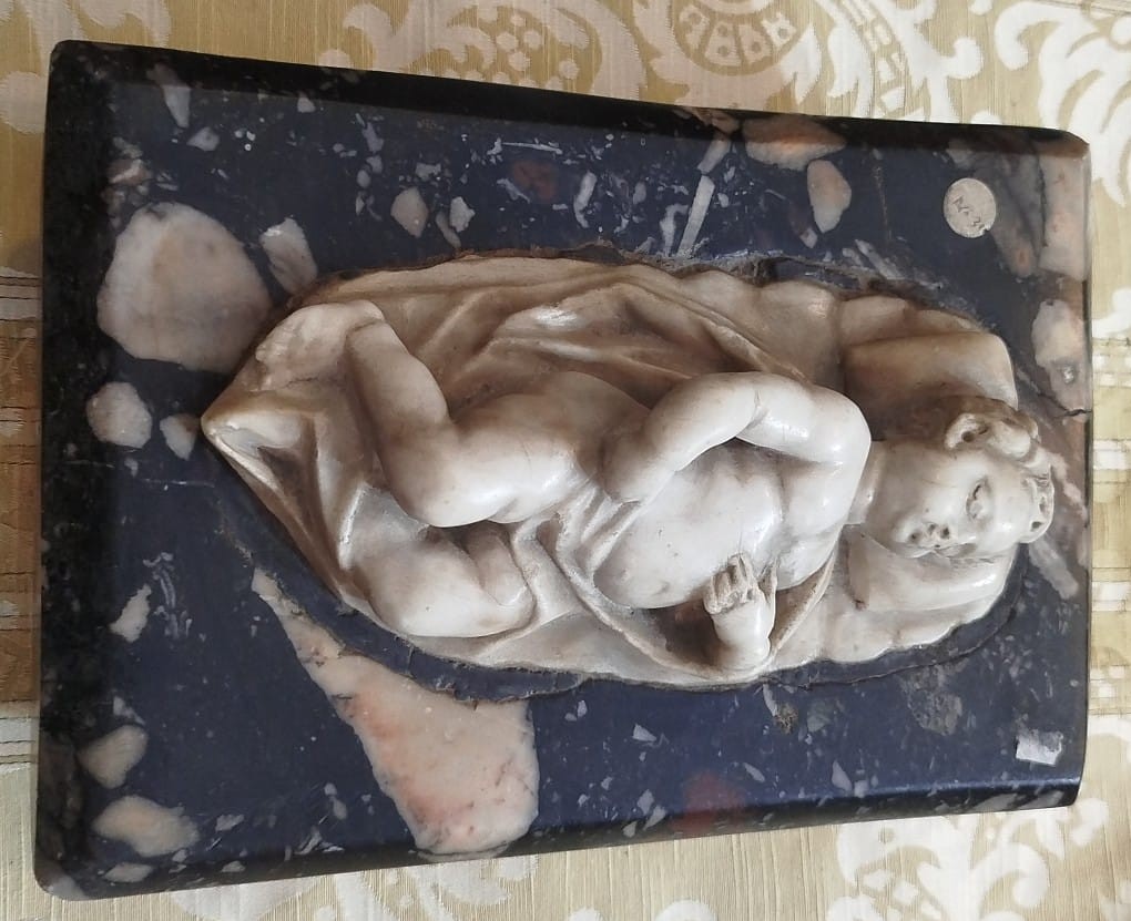 Sculpture “Dormant” en marbre statuaire – XVIIe siècle