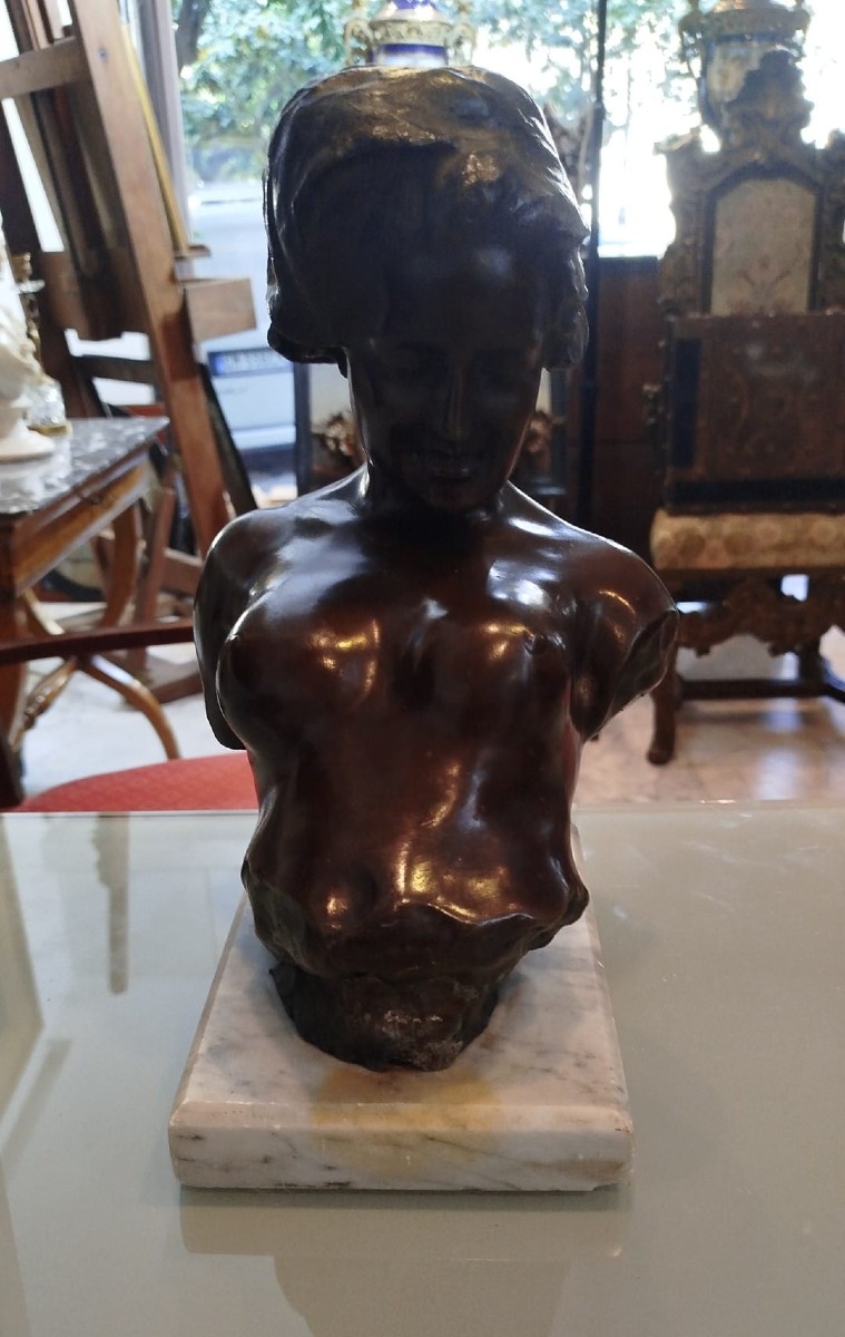 Statue en bronze Femme du sculpteur Renda
