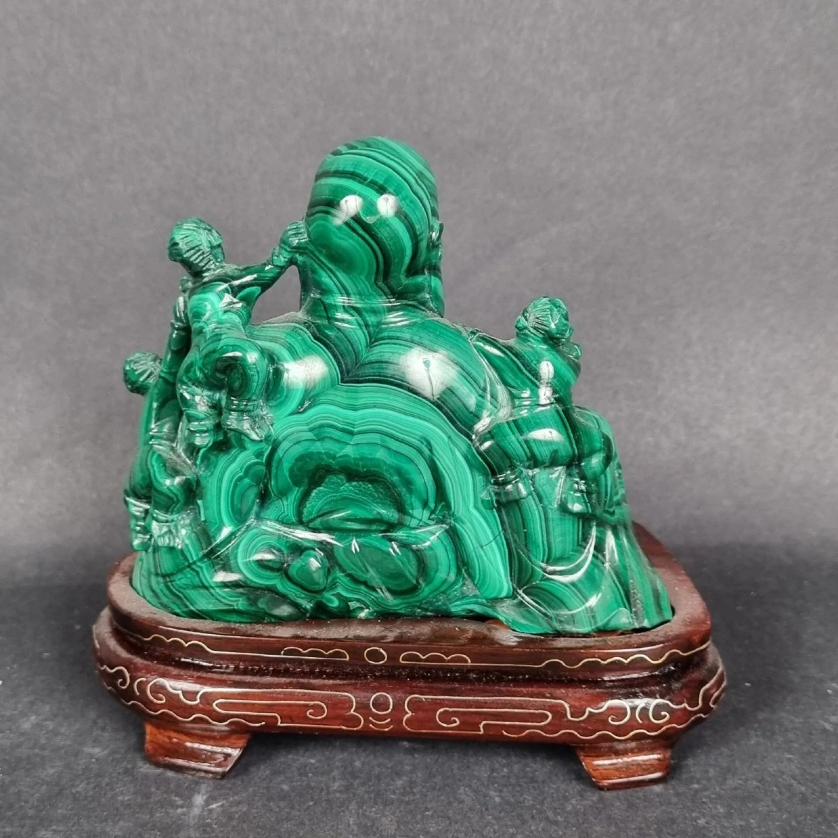 Figure orientale du Bouddha rieur en malachite avec socle en bois-photo-2