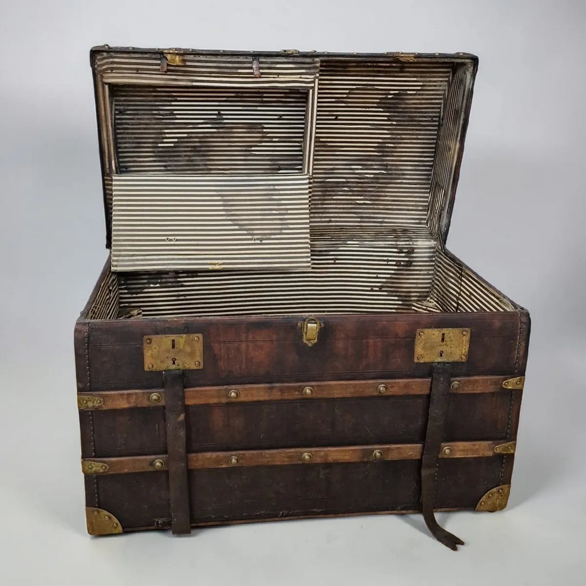 Wooden And Leather Travel Trunk With Pacific Line Labels, Circa 1900-photo-3