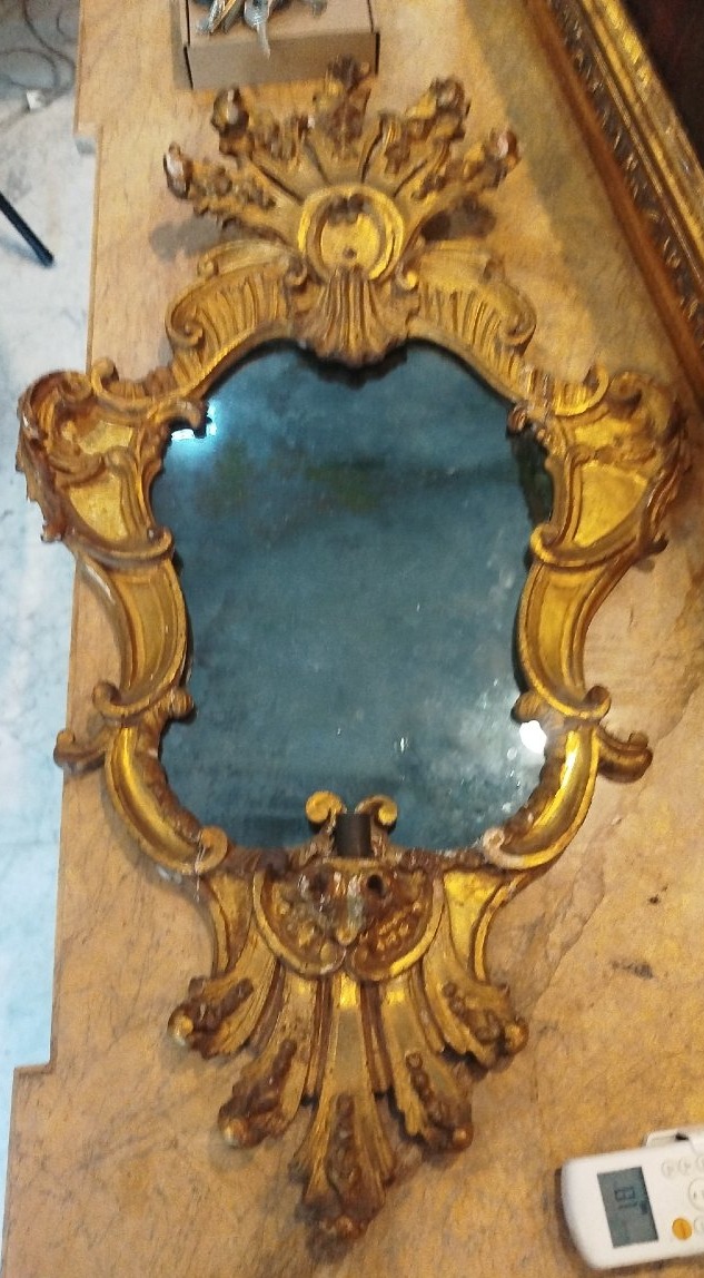 Ensemble de quatre miroirs d’applique en bois sculpté et doré, XVIIIe siècle-photo-2