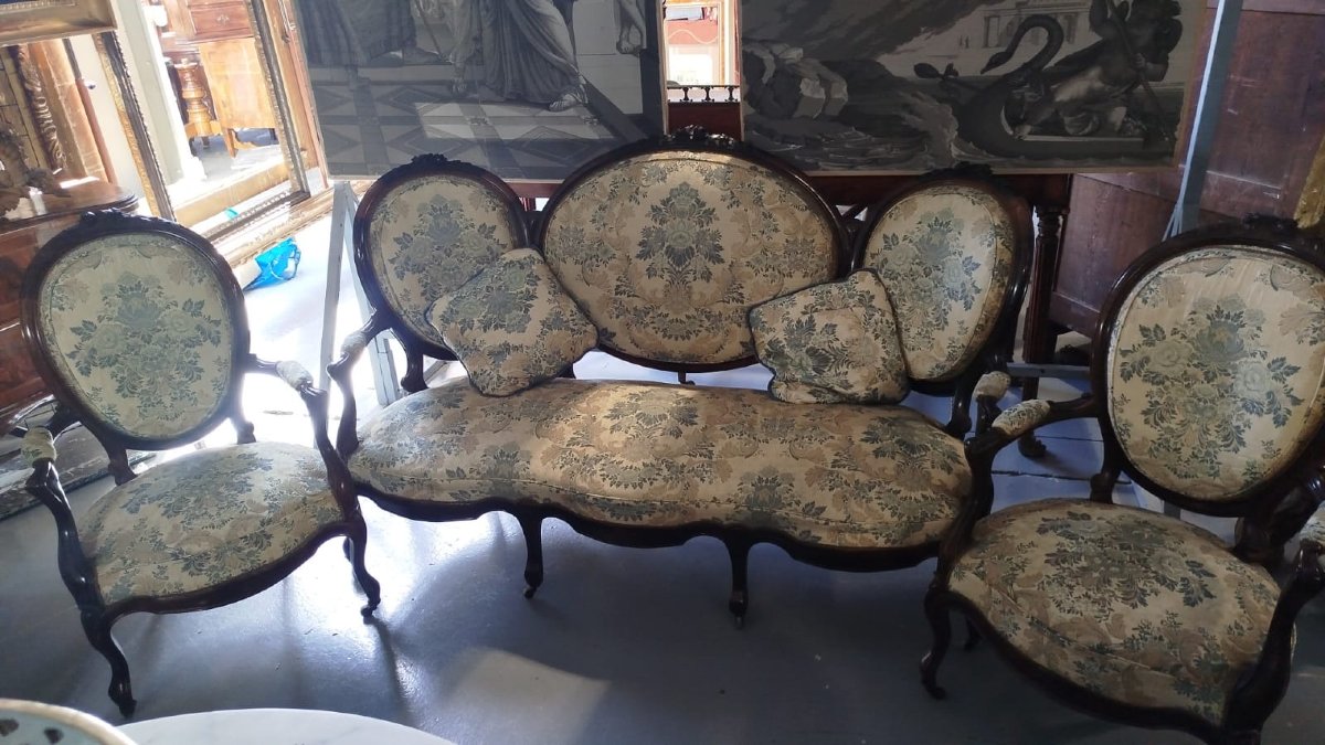 Salon français à dossiers médaillon composé d’un canapé et de deux fauteuils, XIXe siècle