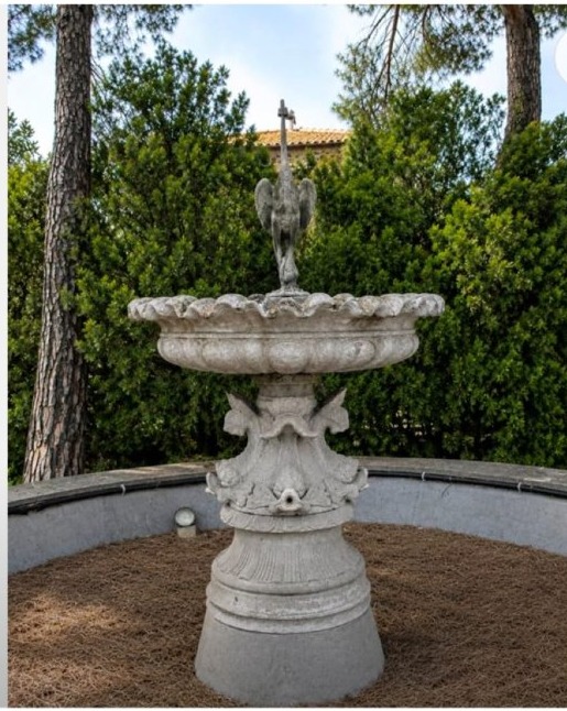 Grande fontaine monumentale du XIXᵉ siècle en pierre et bronze