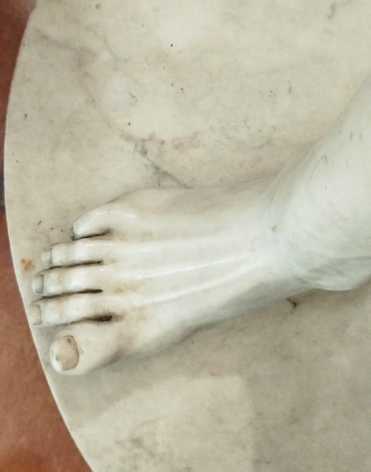 Grande sculpture en marbre statuaire « Le Tireur d’épine »-photo-1