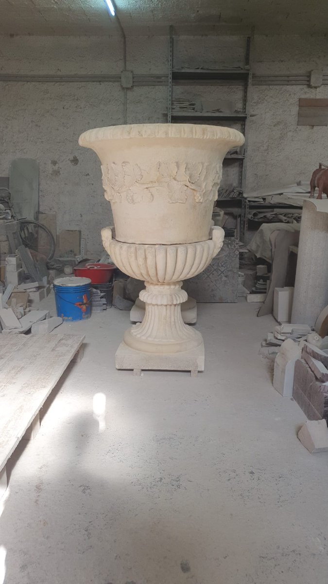 Paire de grands vases monumentaux en pierre sculptée – H 150 cm-photo-3