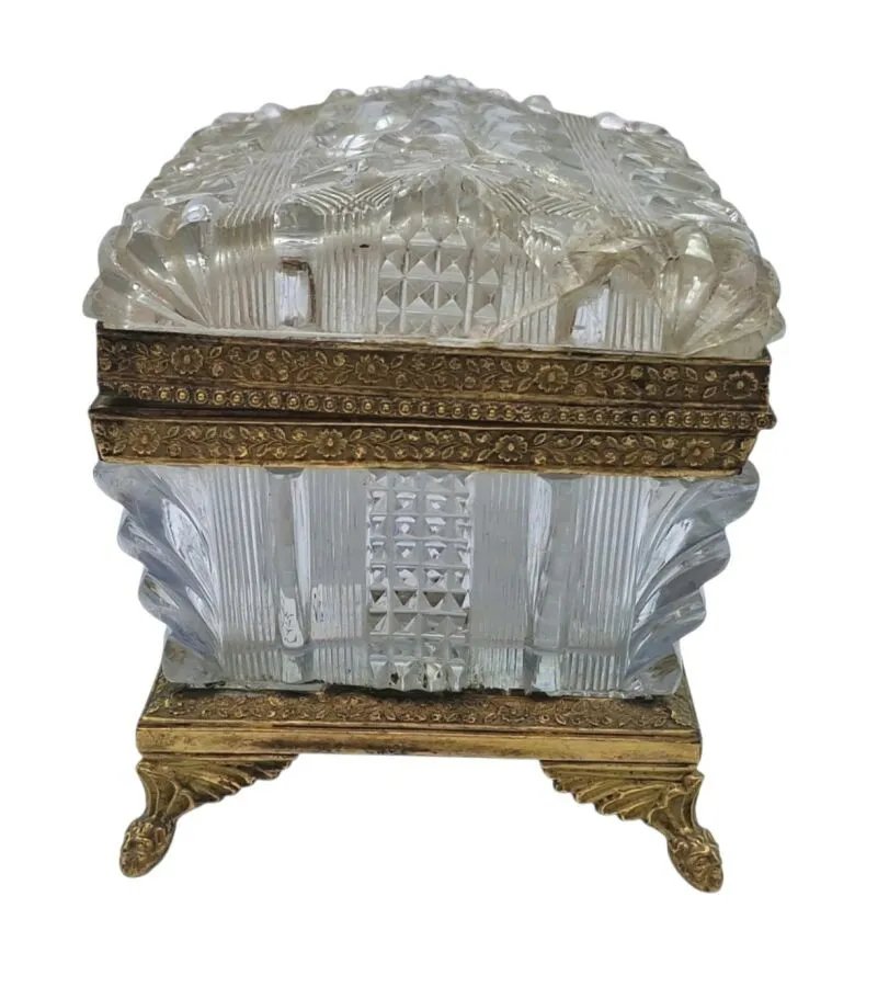 Raffiné coffret en cristal du Creusot, taillé en pointes de diamant, avec une élégante monture -photo-3