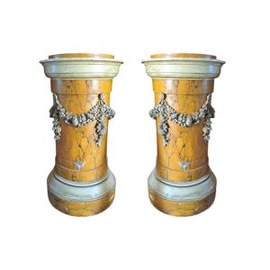 Paire De Colonnes En Bois Peint Façon Marbre Jaune à Décor De Guirlandes Fleuries