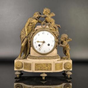Pendule en marbre blanc et bronze doré