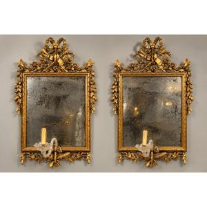 Paire de miroirs Louis XVI en bois doré avec miroirs anciens au mercure