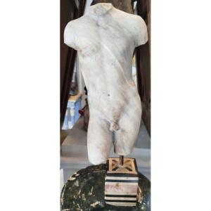 Buste masculin acéphale en marbre – XIXᵉ siècle