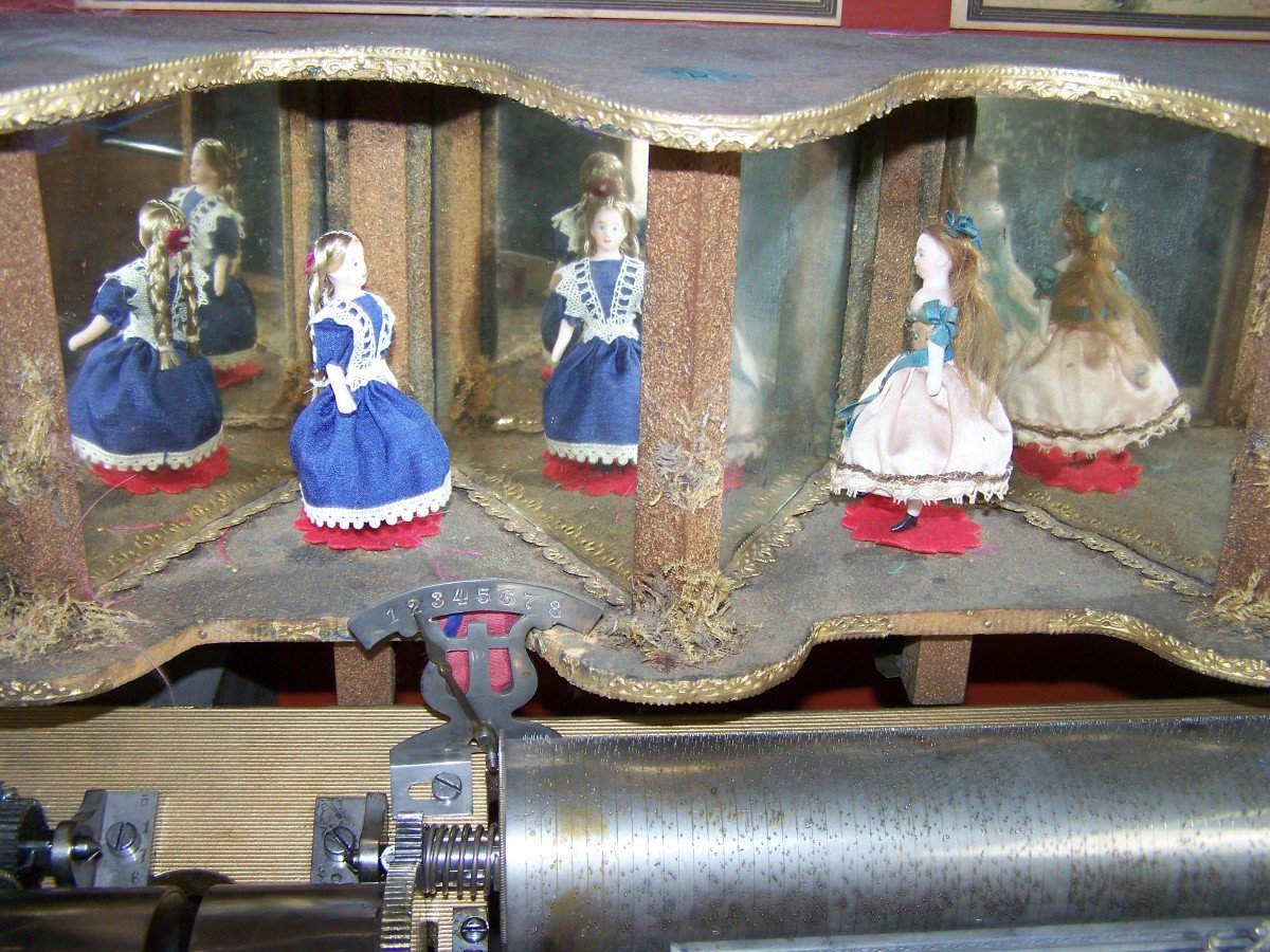 Large Music Box With 3 Dancing Dolls, Station Box-photo-8