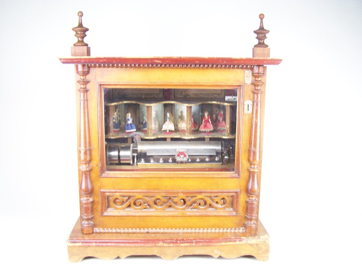 Large Music Box With 3 Dancing Dolls, Station Box