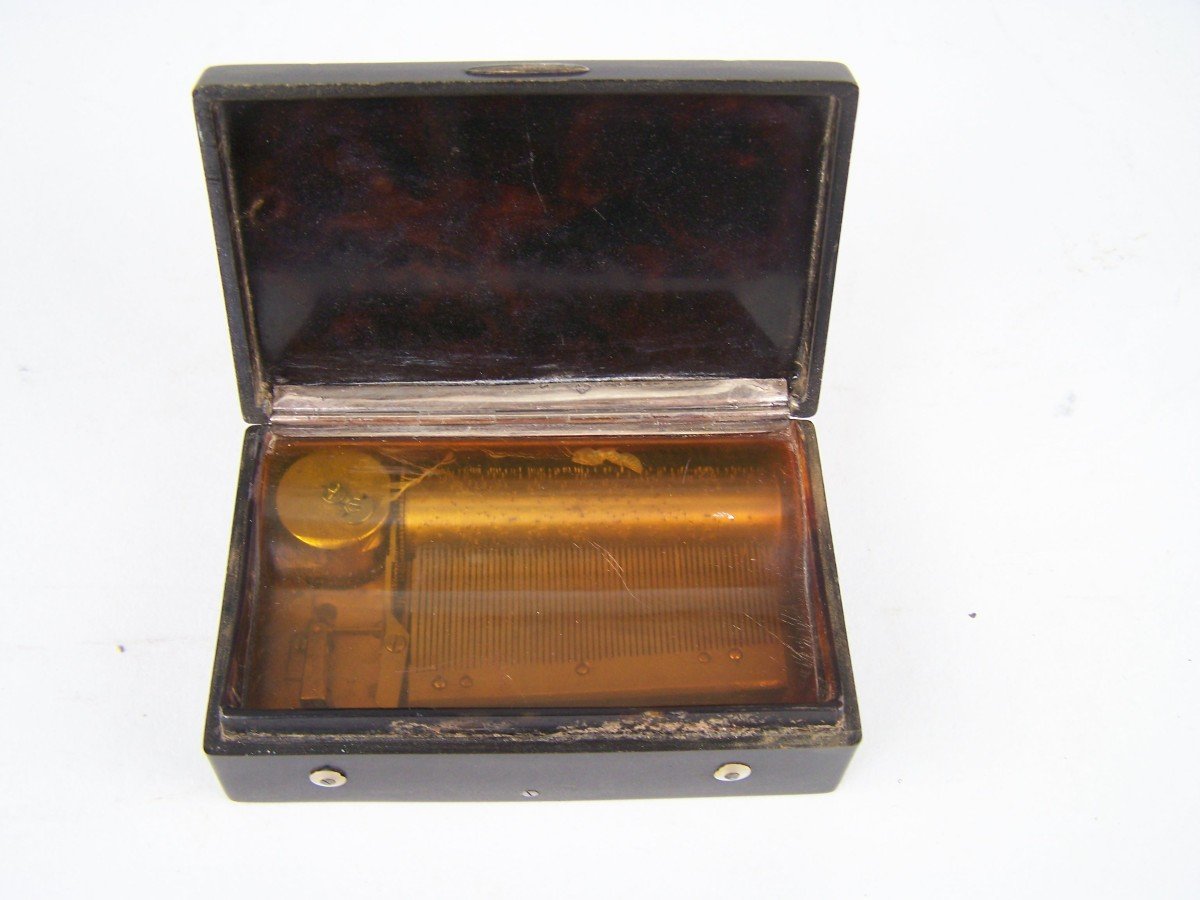 Beautiful And Old Snuff Box With Musical Cylinder. -photo-4