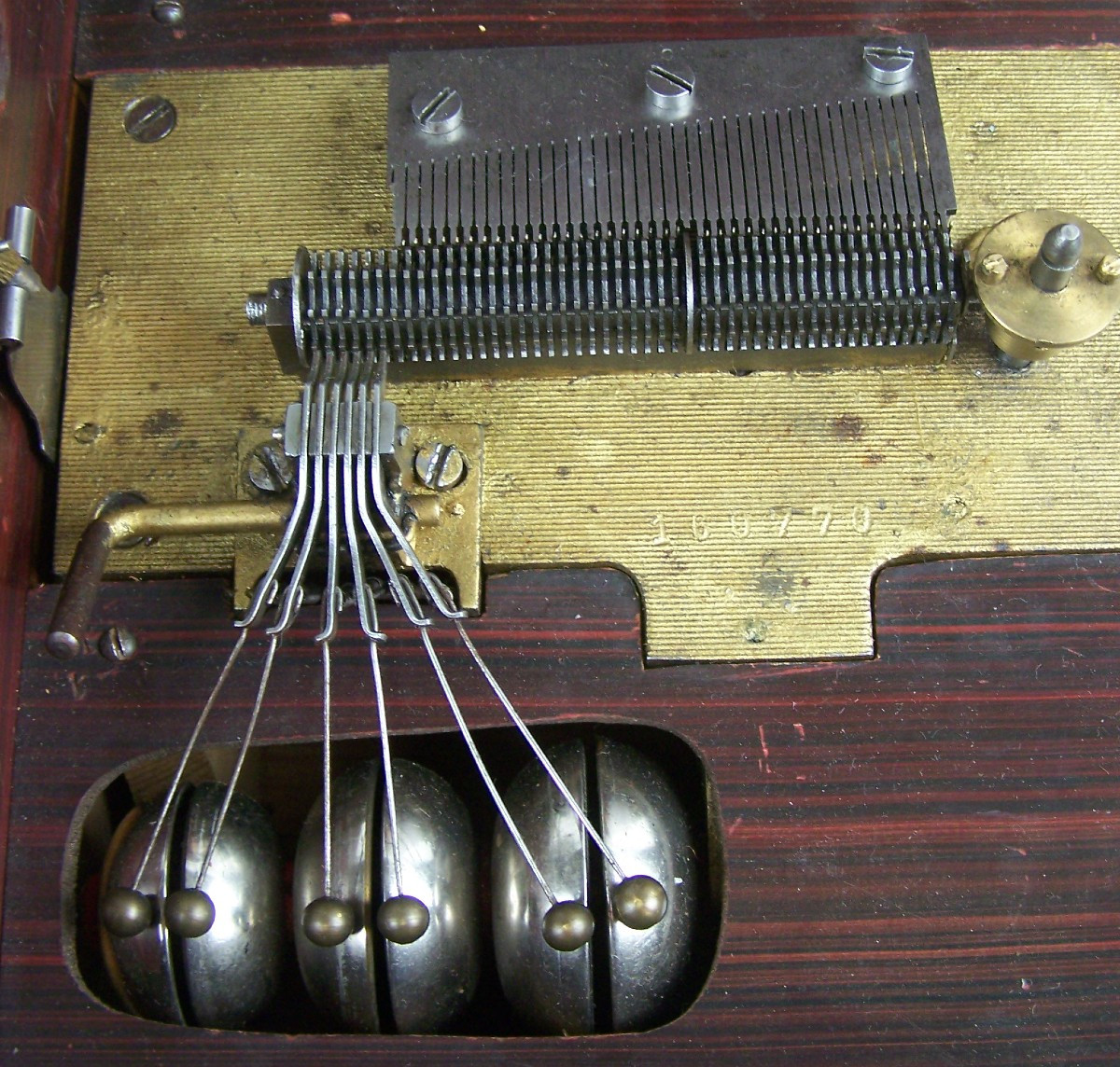 Boîte à Musique à Disc De Polyphon Avec Gloches