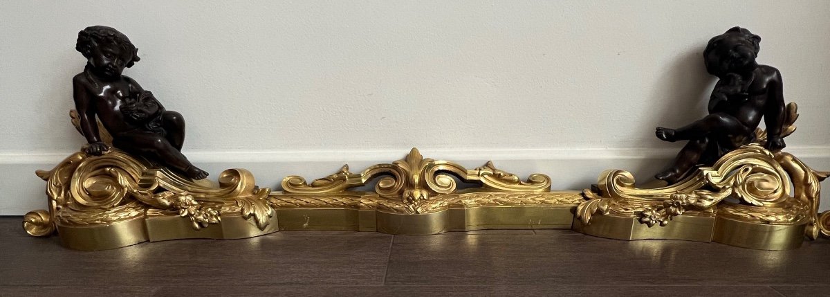Fireplace Bar In Gilded Bronze With Brown Patina Decorated With Louis XVI Cherubs