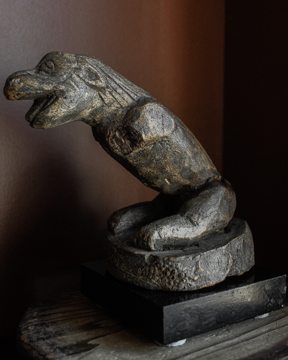 Figurine en bois de palmier du Nouvel Empire égyptien en forme de lion