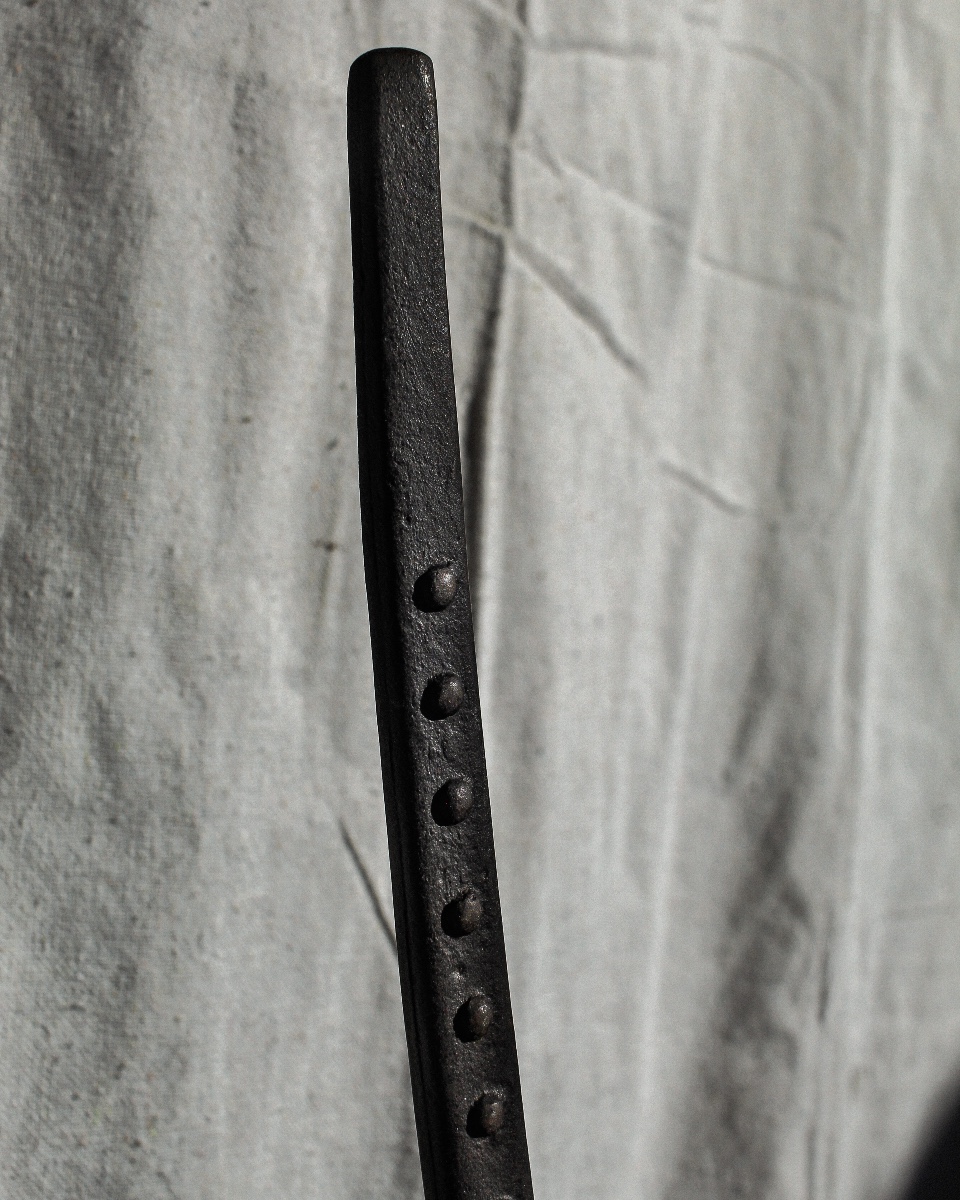 Casque Kabutowari de l'époque d'Edo, présenté sur son support-photo-3