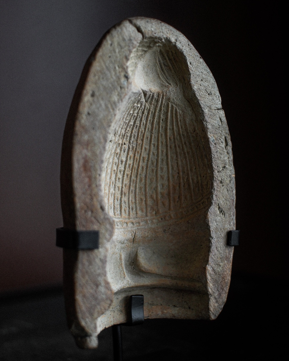 Moule de statuette de babouin Hapi de l'époque ptolémaïque sur support-photo-3