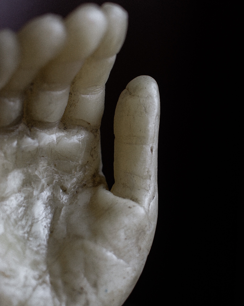 Post-mortem Commemorative Hand In Wax On A Stand-photo-2