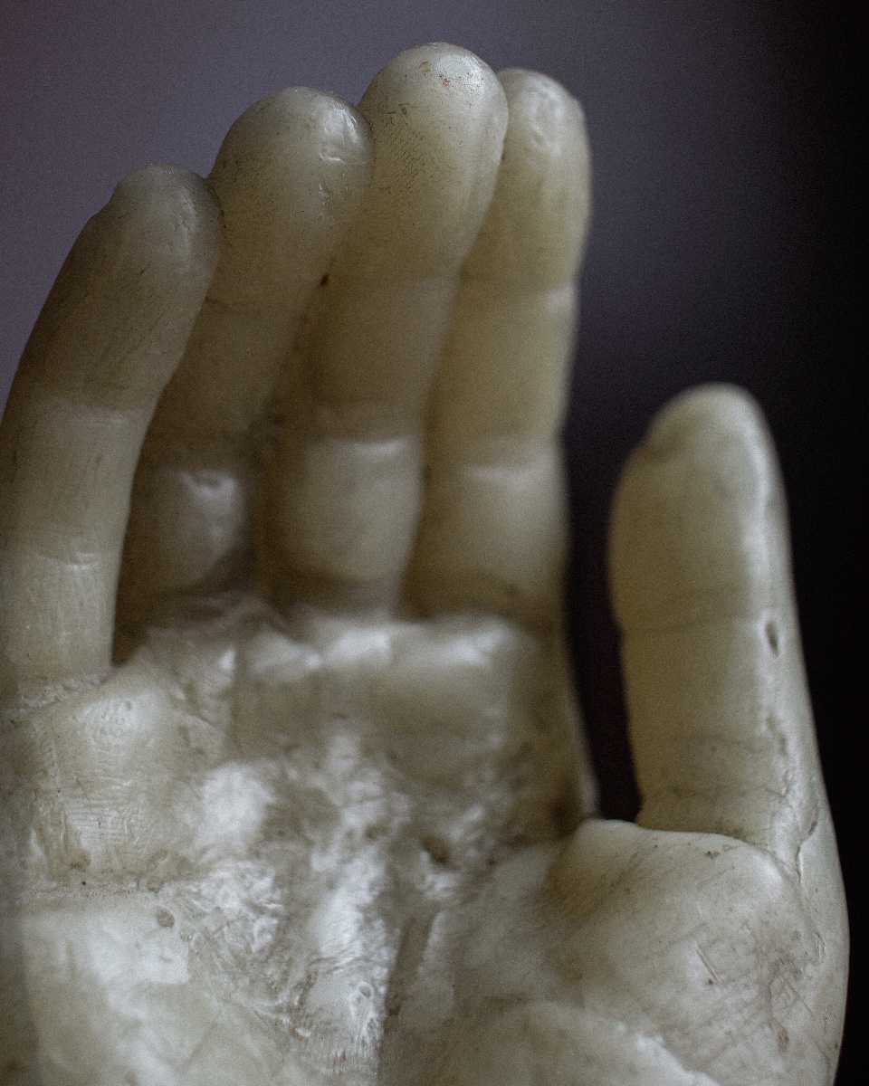 Post-mortem Commemorative Hand In Wax On A Stand-photo-3