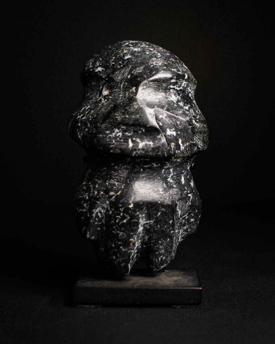 Mezcala M-22 Black Serpentine Stone Figure On Base-photo-3