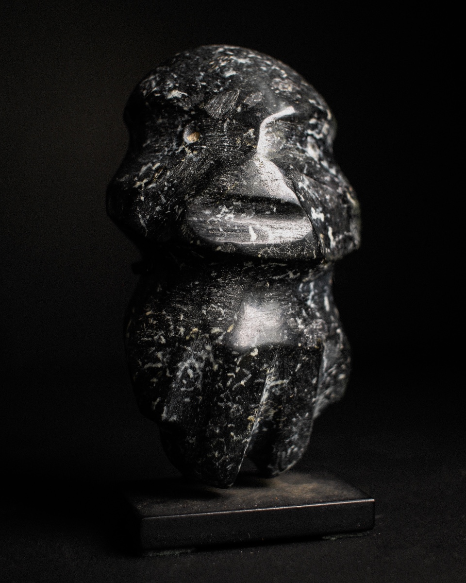 Mezcala M-22 Black Serpentine Stone Figure On Base