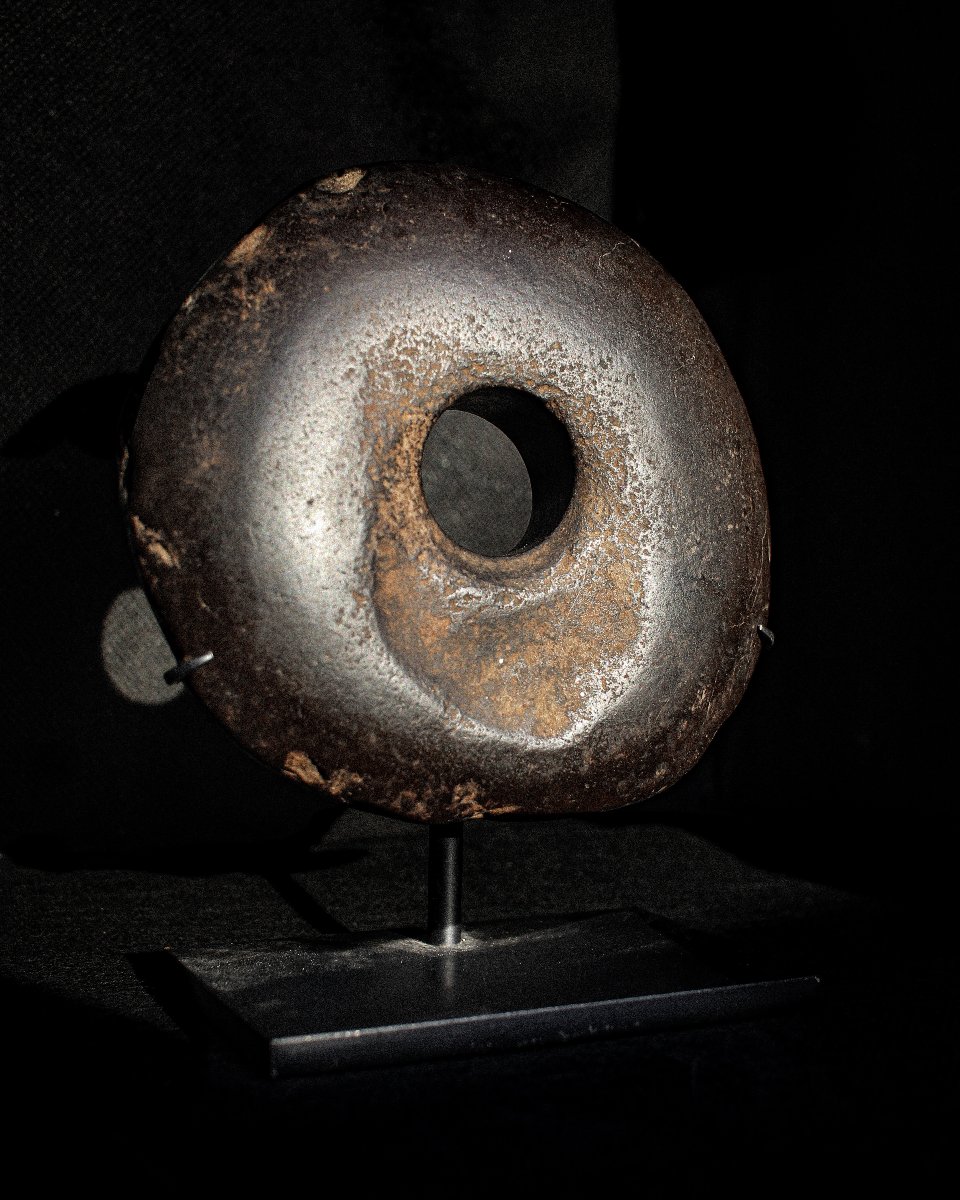 Stone Club Head Or Disc-shaped Club Head On A Base