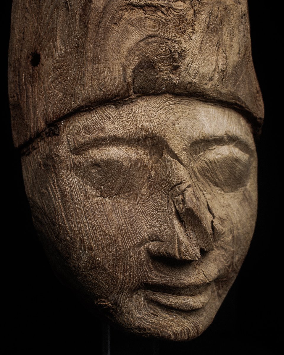 Masque sarcophage en bois sur support, Basse Époque (664-332 av. J.-C.).-photo-2