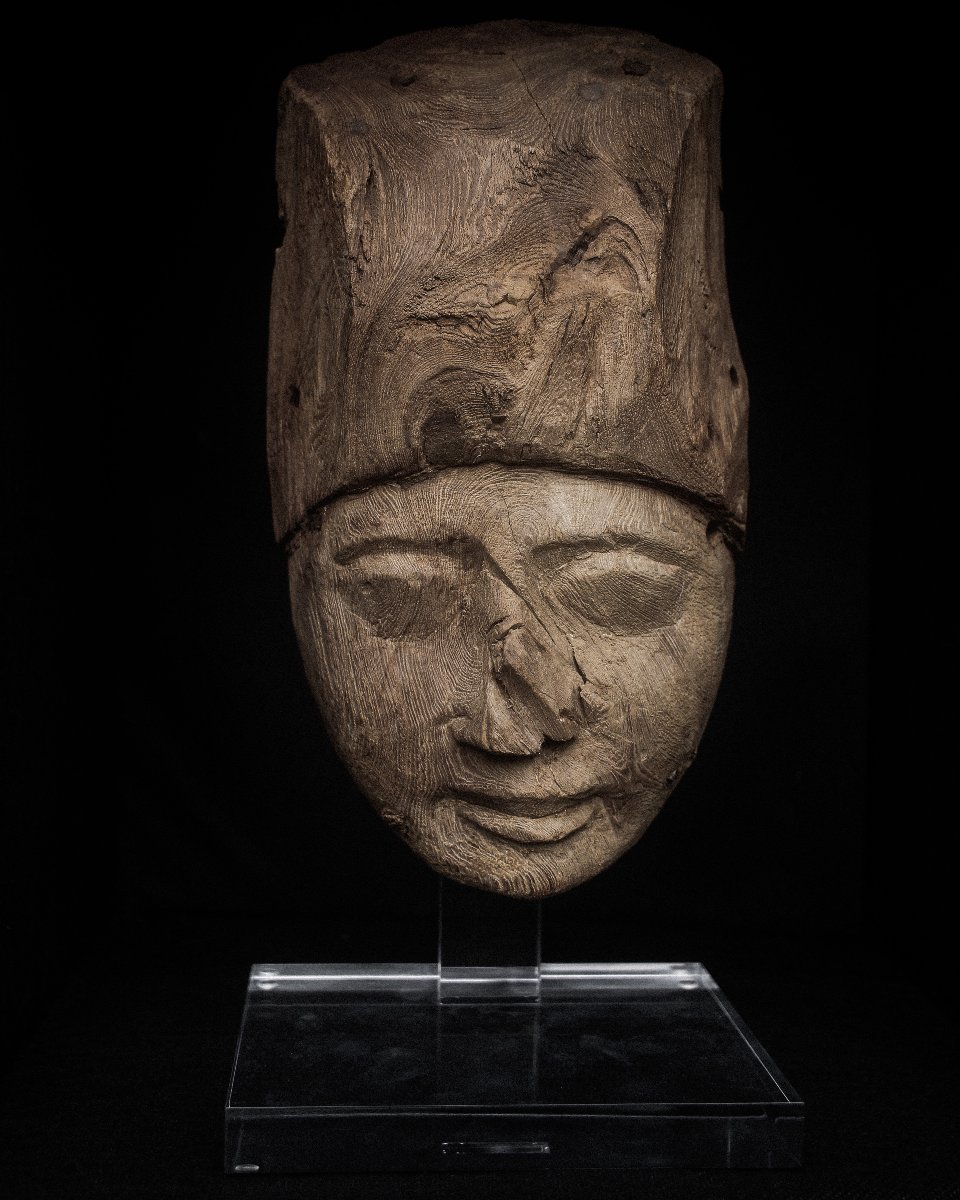Masque sarcophage en bois sur support, Basse Époque (664-332 av. J.-C.).-photo-4