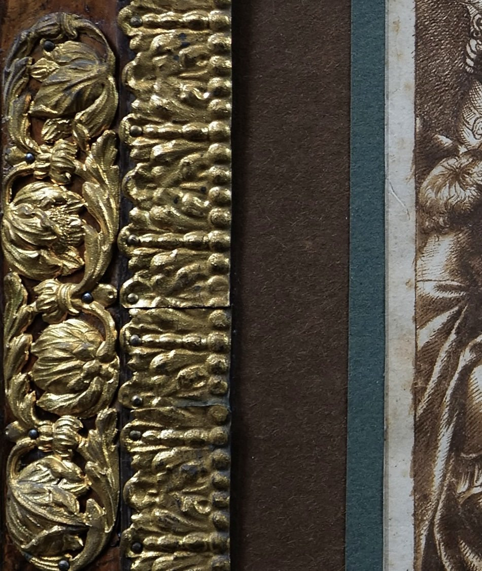 Dessin italien XVIIe dans un beau cadre XVIIe en ronce de noyer et laiton repoussé (39 X 32 cm)-photo-4
