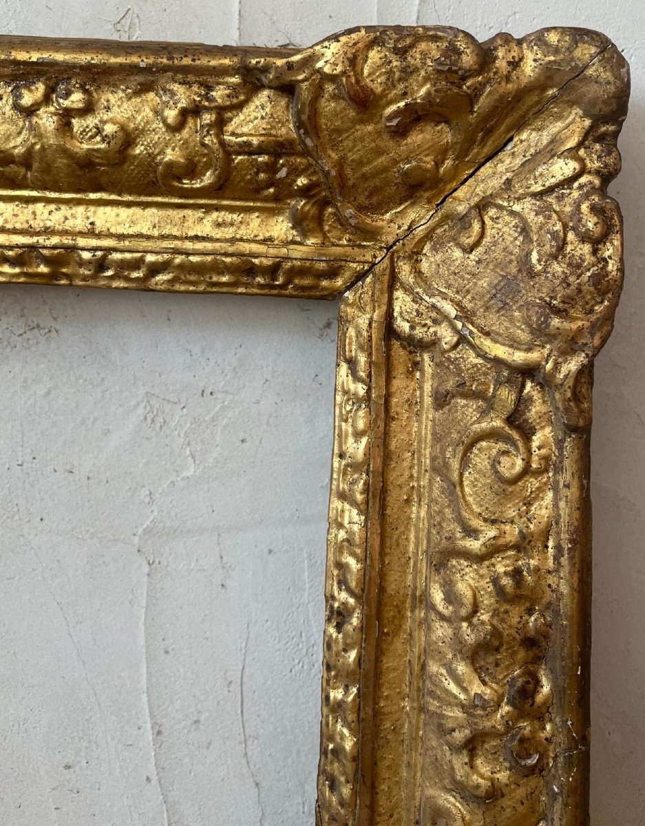 Cadre en bois sculpté et doré de style Régence, début du XVIIIe siècle — 76 × 62 cm-photo-1