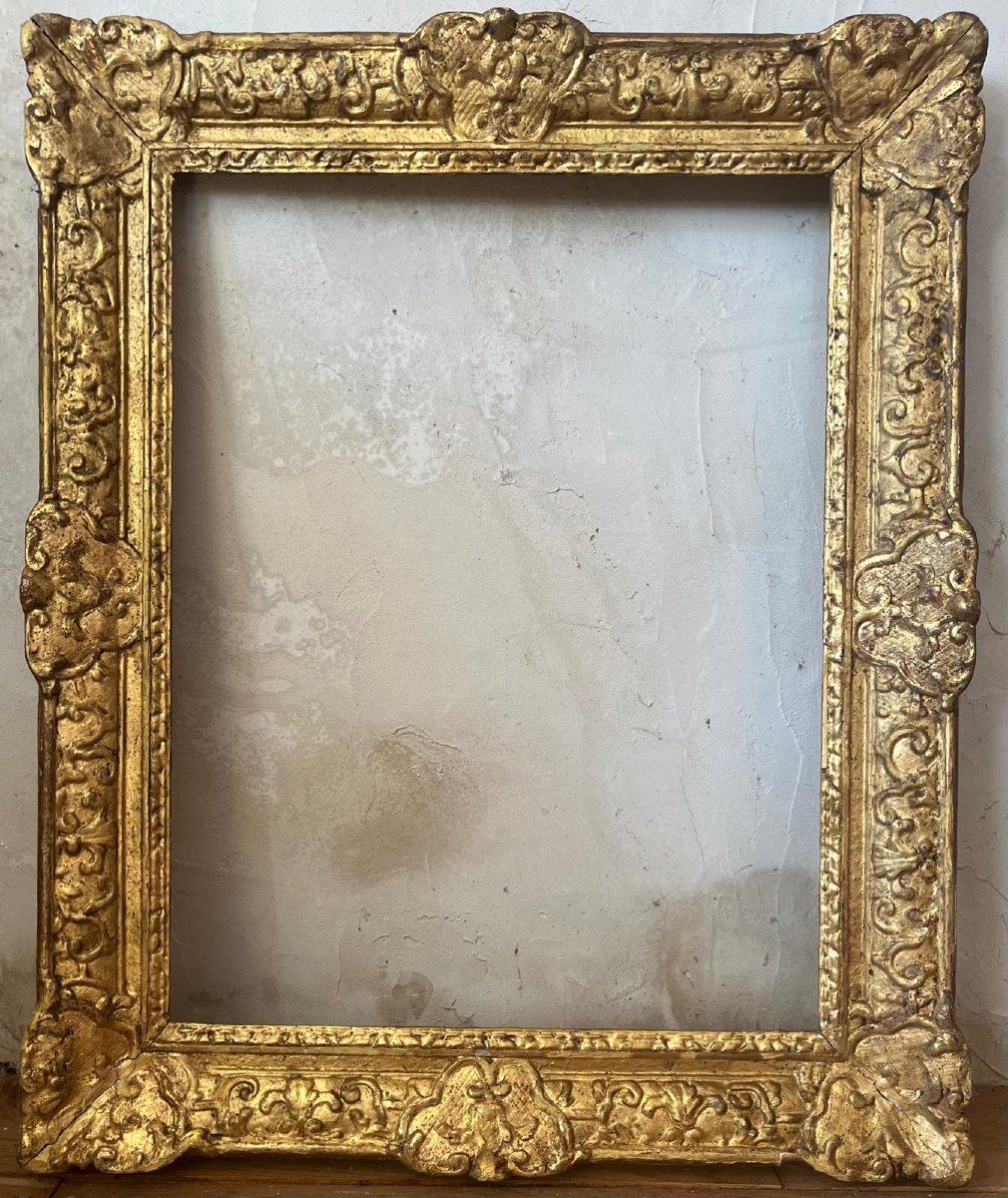 Cadre en bois sculpté et doré de style Régence, début du XVIIIe siècle — 76 × 62 cm